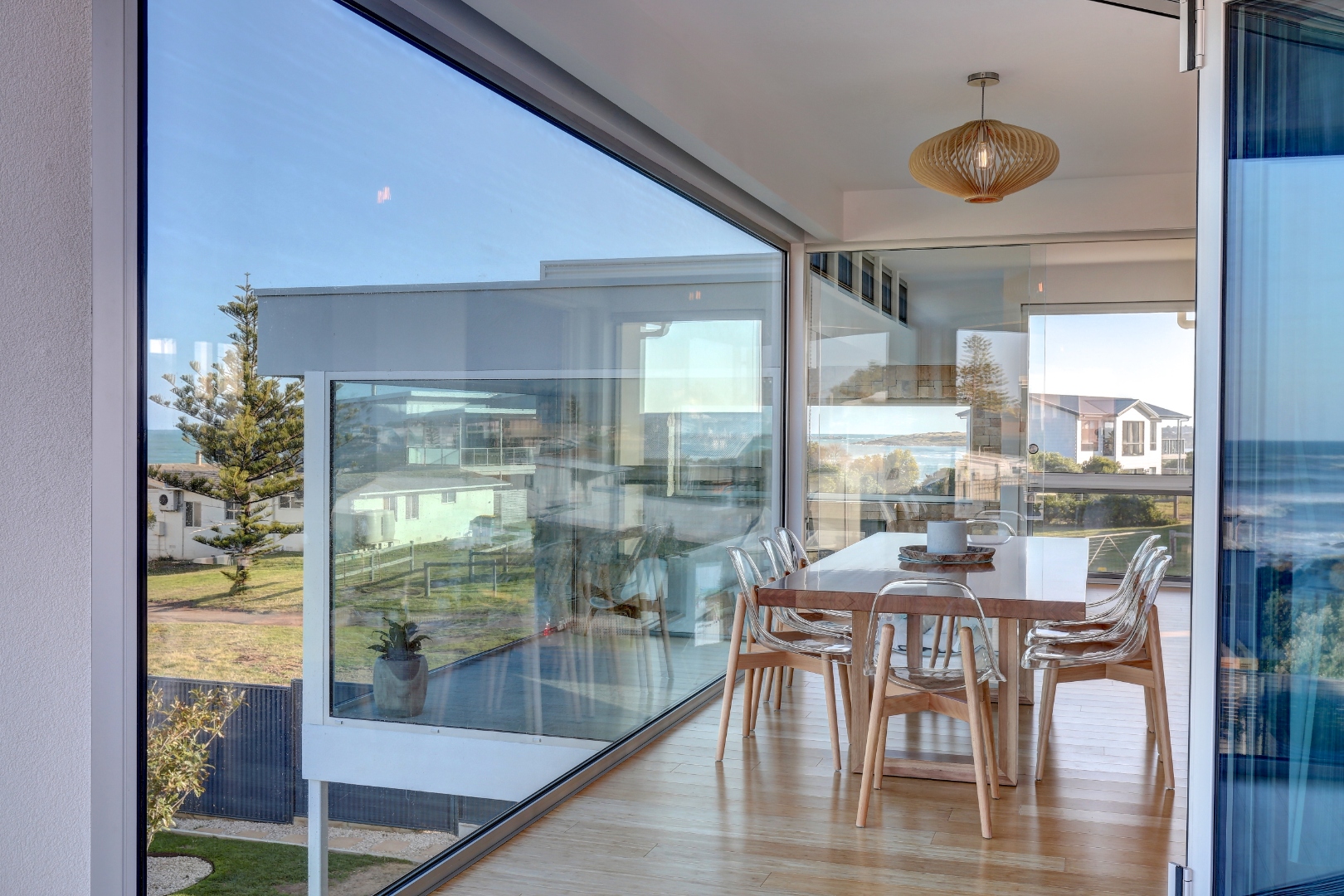 Middleton SA — corner-glazed dining nook