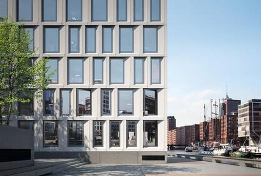 Multi-storey office building with regular bays of Schüco AWS 90.SI+ windows