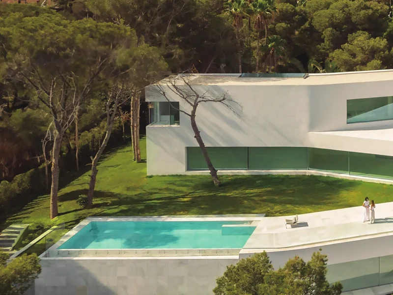 Casa Sabater — cantilevered white volume glazed in Sosoares OS minimalist sliding units above the pool
