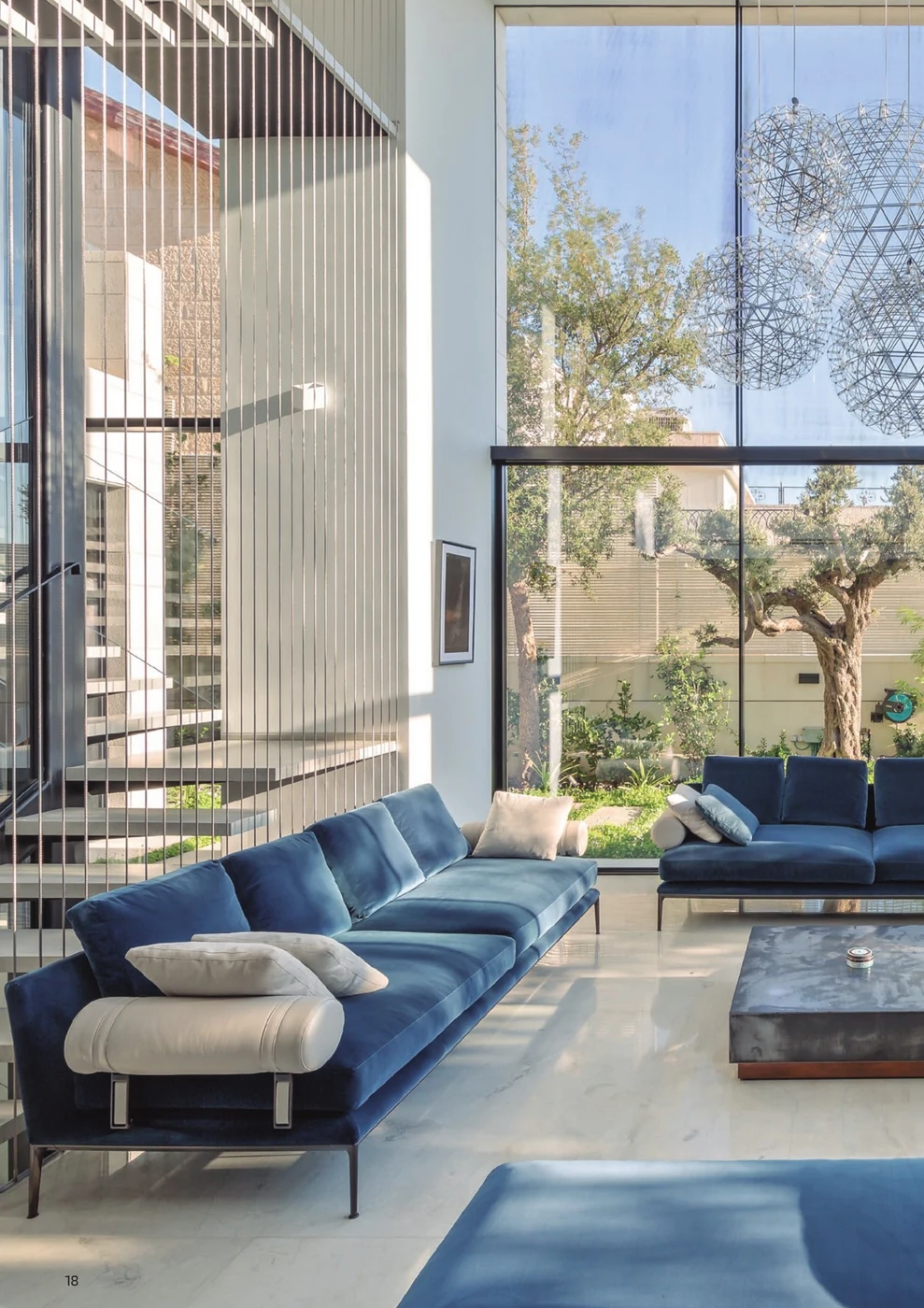 Porter House interior — full-height glazing beside a Sosoares OS-Pivot leaf onto the garden